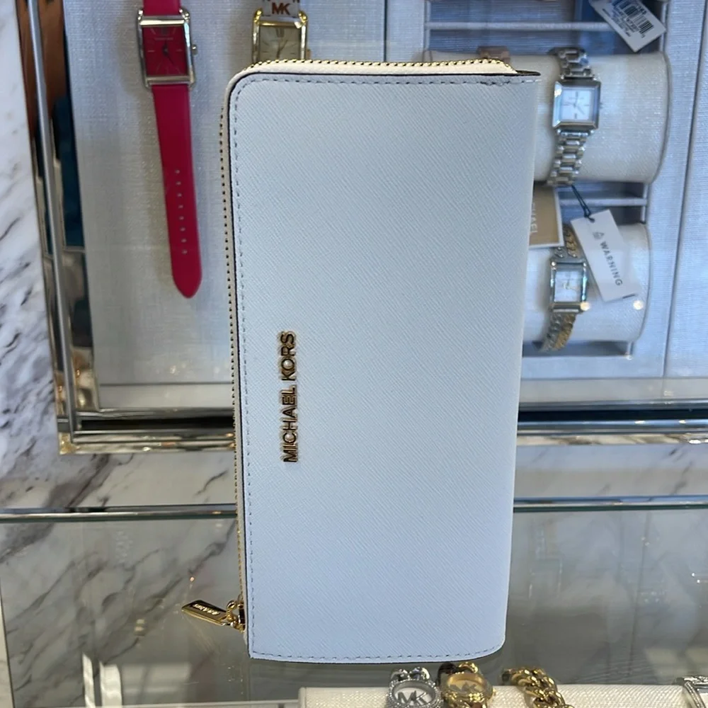 MICHAEL KORS Jet Set Travel Lg Saffiano Leather Quarter-Zip Wallet
Optic White - Picture 16 of 16